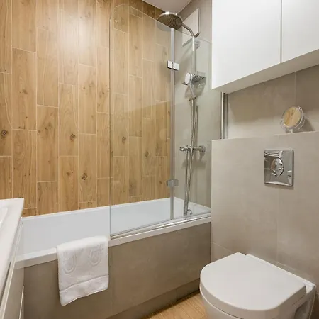 Wola Signature By Bookinghost Apartamento